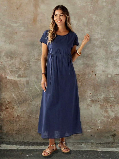 Nicole - Robe longue à manches courtes avec col rond et taille ajustable pour femmes dans des couleurs unies