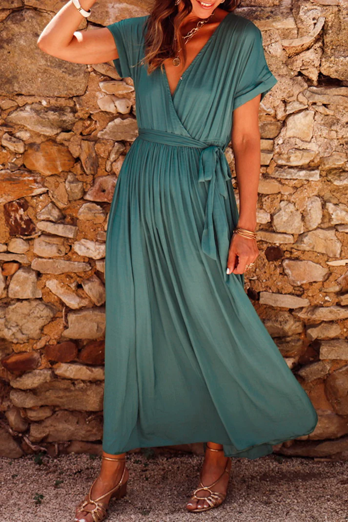 Robe longue plissée à manches courtes et col en V de couleur unie vert noirâtre