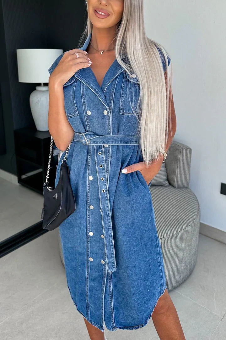 Daniela - Robe en denim à bretelles à double boutonnage et à manches courtes