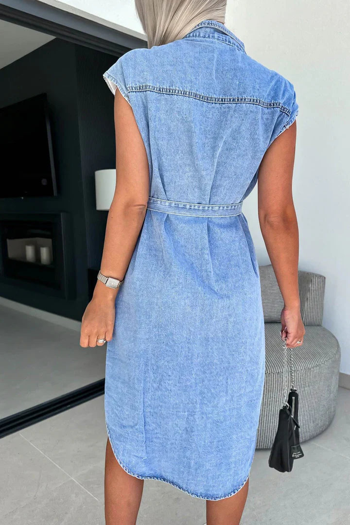 Daniela - Robe en denim à bretelles à double boutonnage et à manches courtes