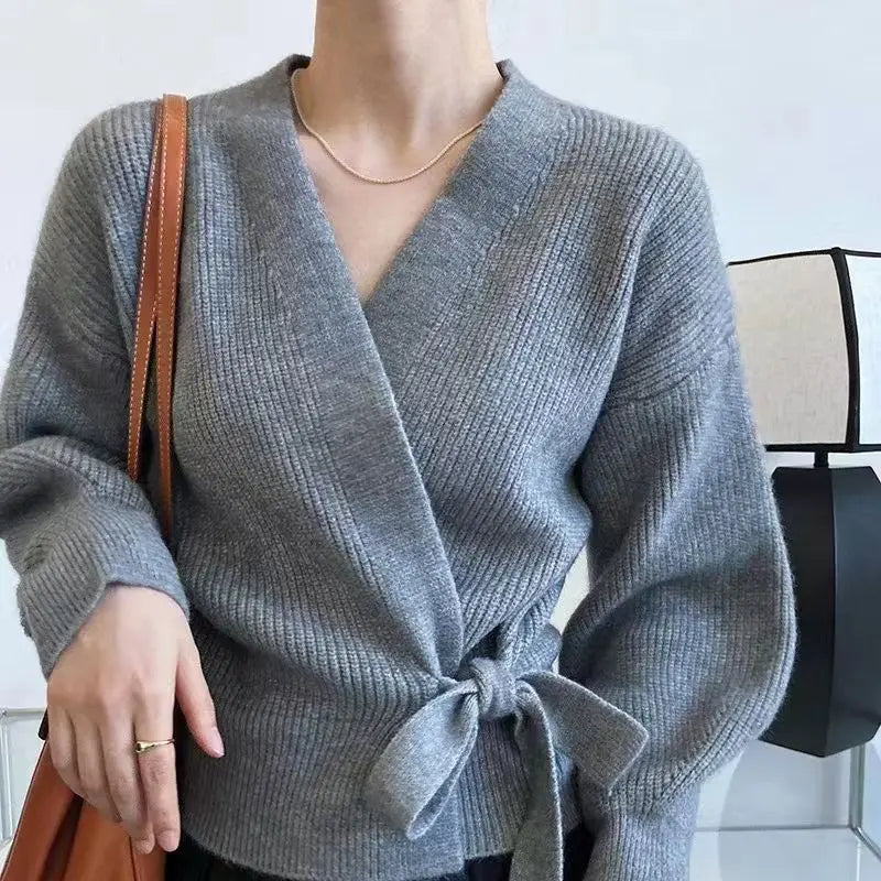 Adéline® | Cardigan avec nœud papillon et col V